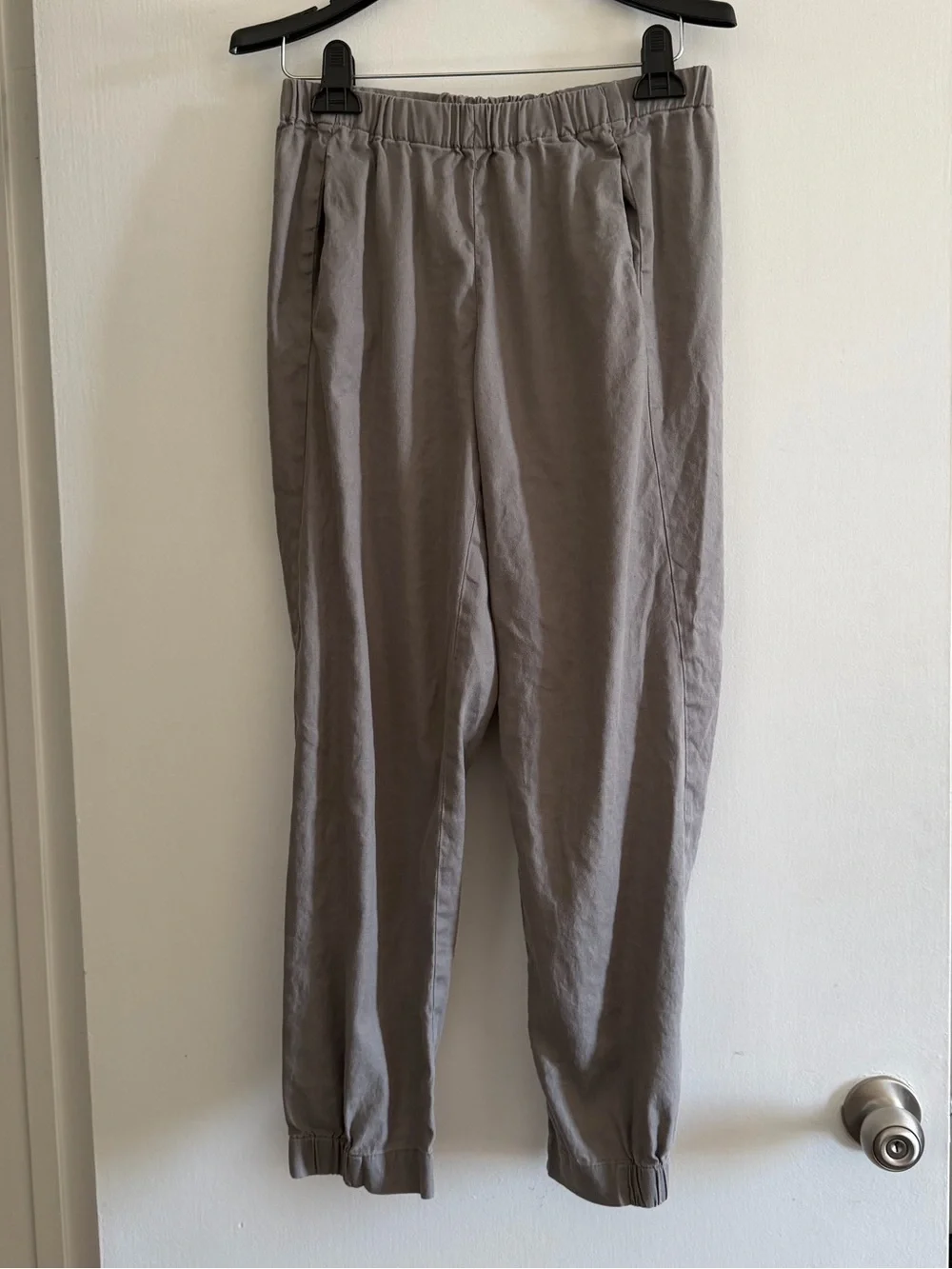 Aritzia Babaton Gray Linen/Cotton Classic Stretch Jogger Pants size Medium EUC